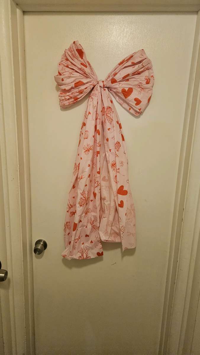 giant bows valentines themed