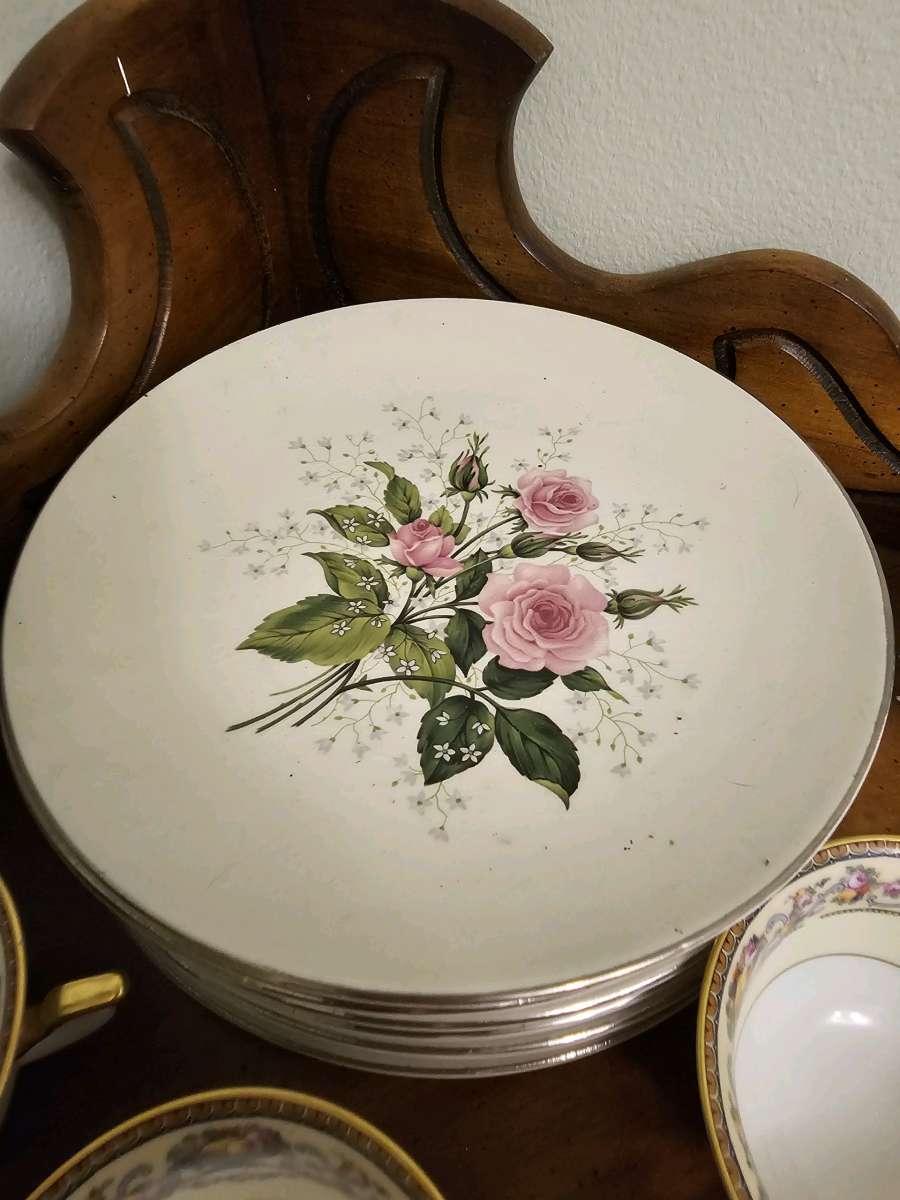 vintage Royal china inc memory lane pink rose dinner plates