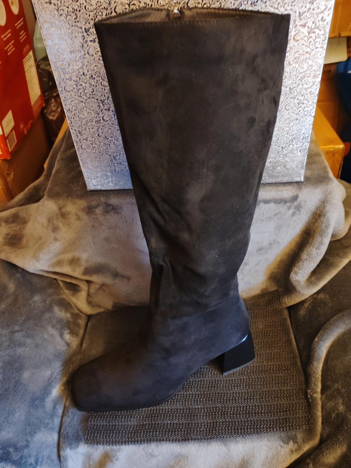 Ablett Knee High Boots black Size 9