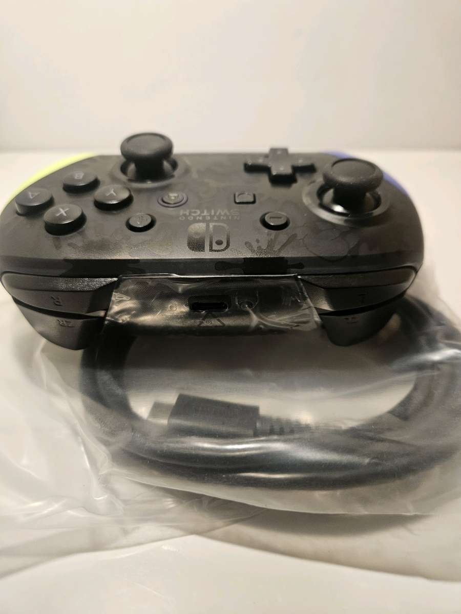 Monster hunter pro controller