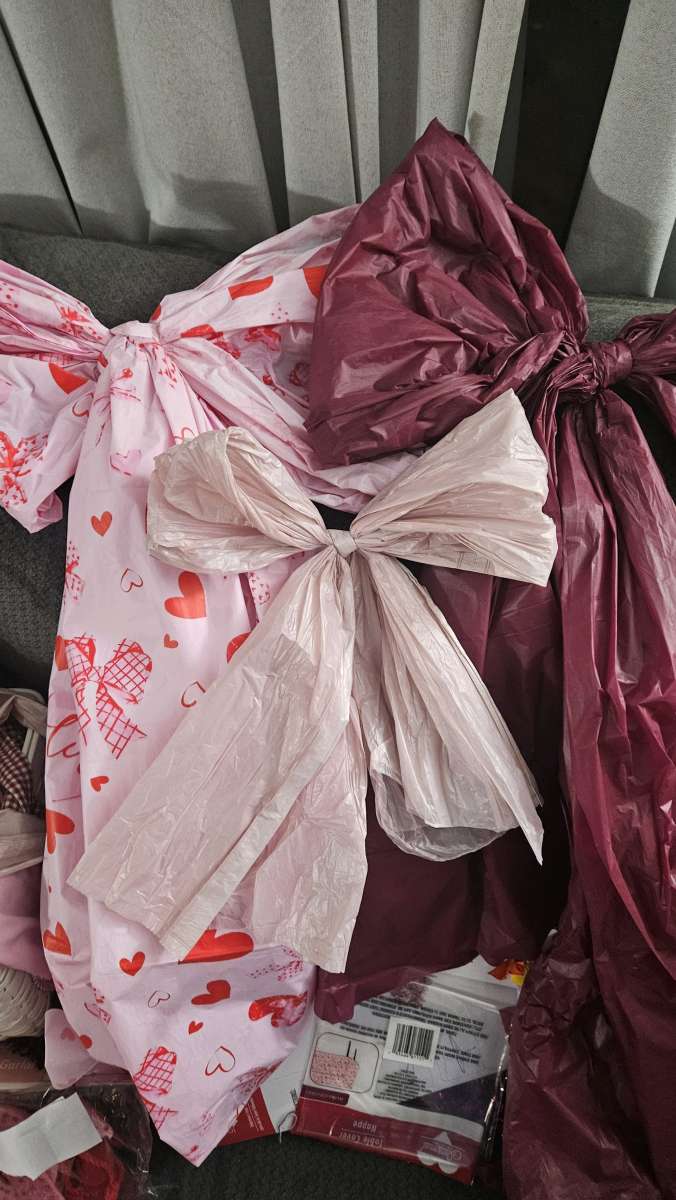 giant bows valentines themed