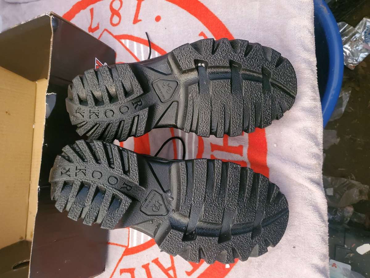 Rocky Boots Mens 7M or Womens 9M