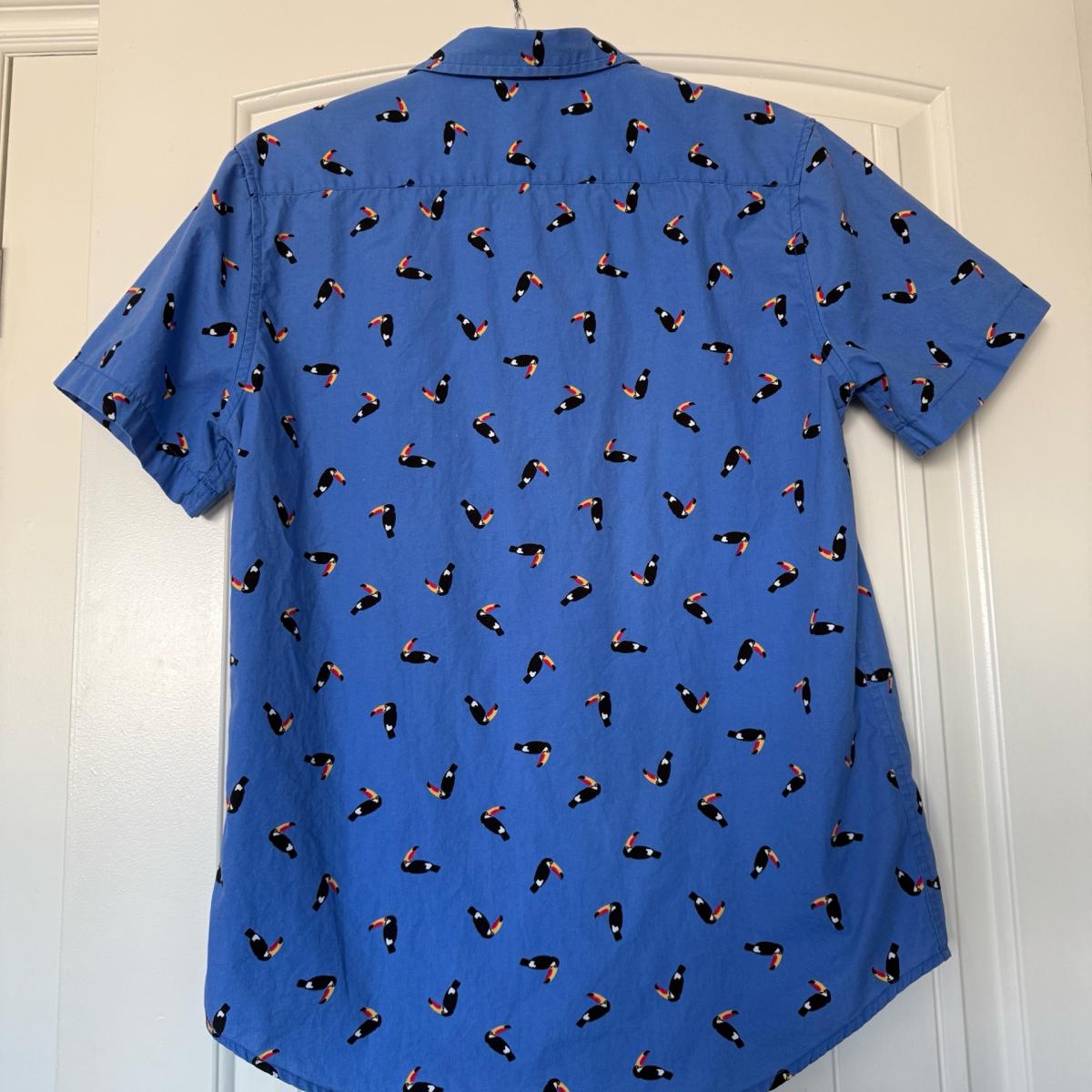Tropical Toucan Print Short Sleeve ButtonDown Shirt  Mens L