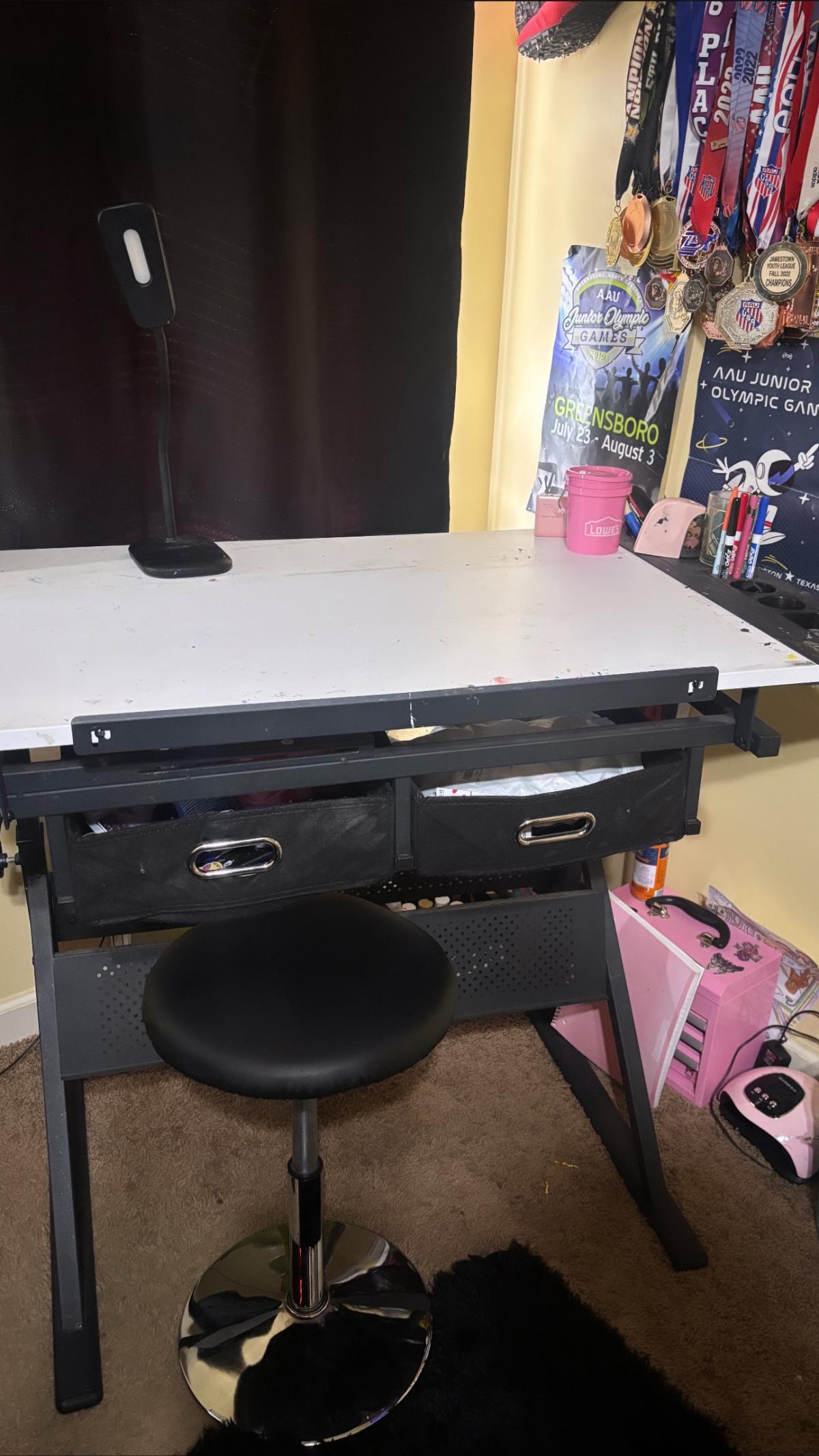 adjustable art table