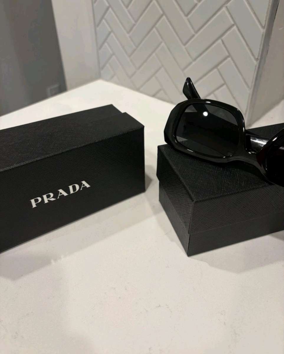 unisex black sunglasses