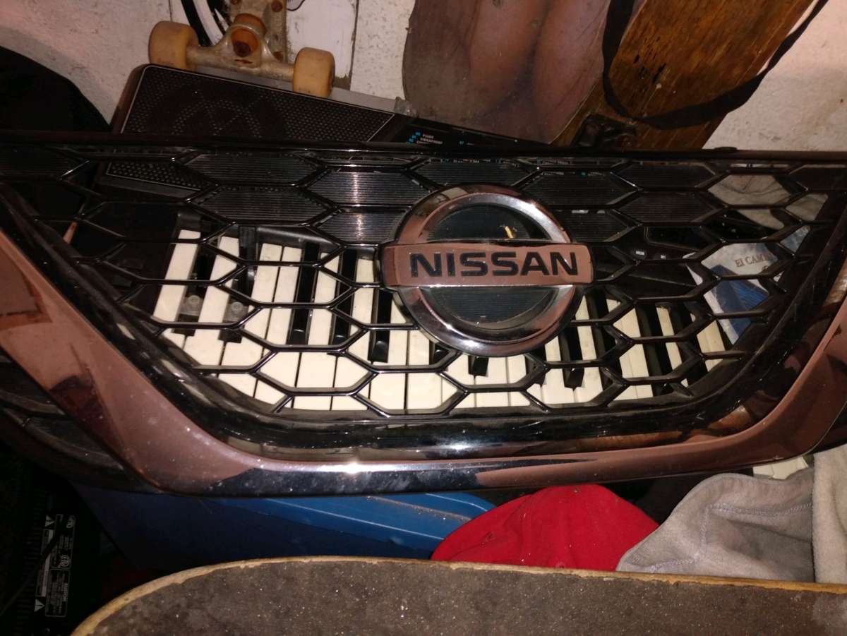 Nissan clip on front bumper sign