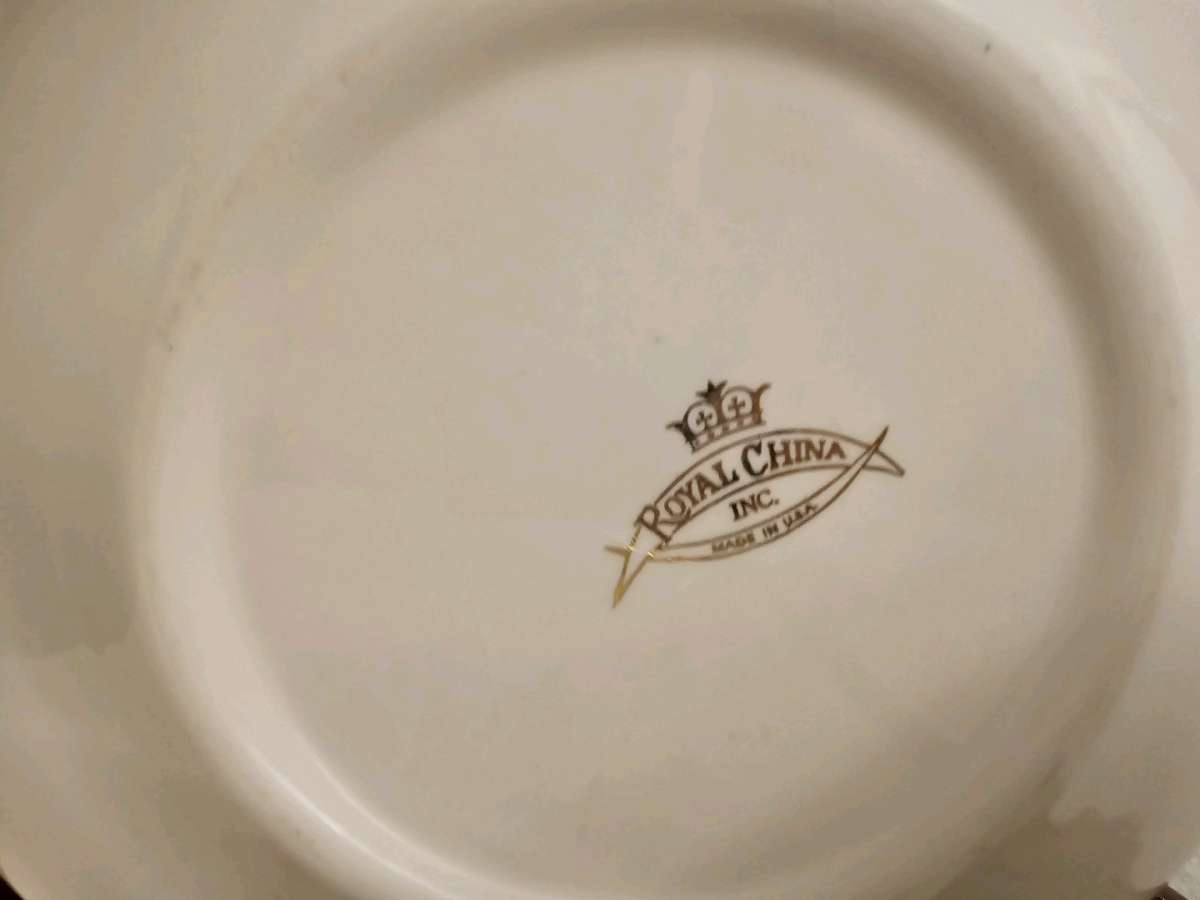 vintage Royal china inc memory lane pink rose dinner plates