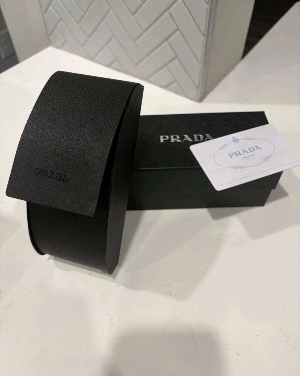 unisex black sunglasses