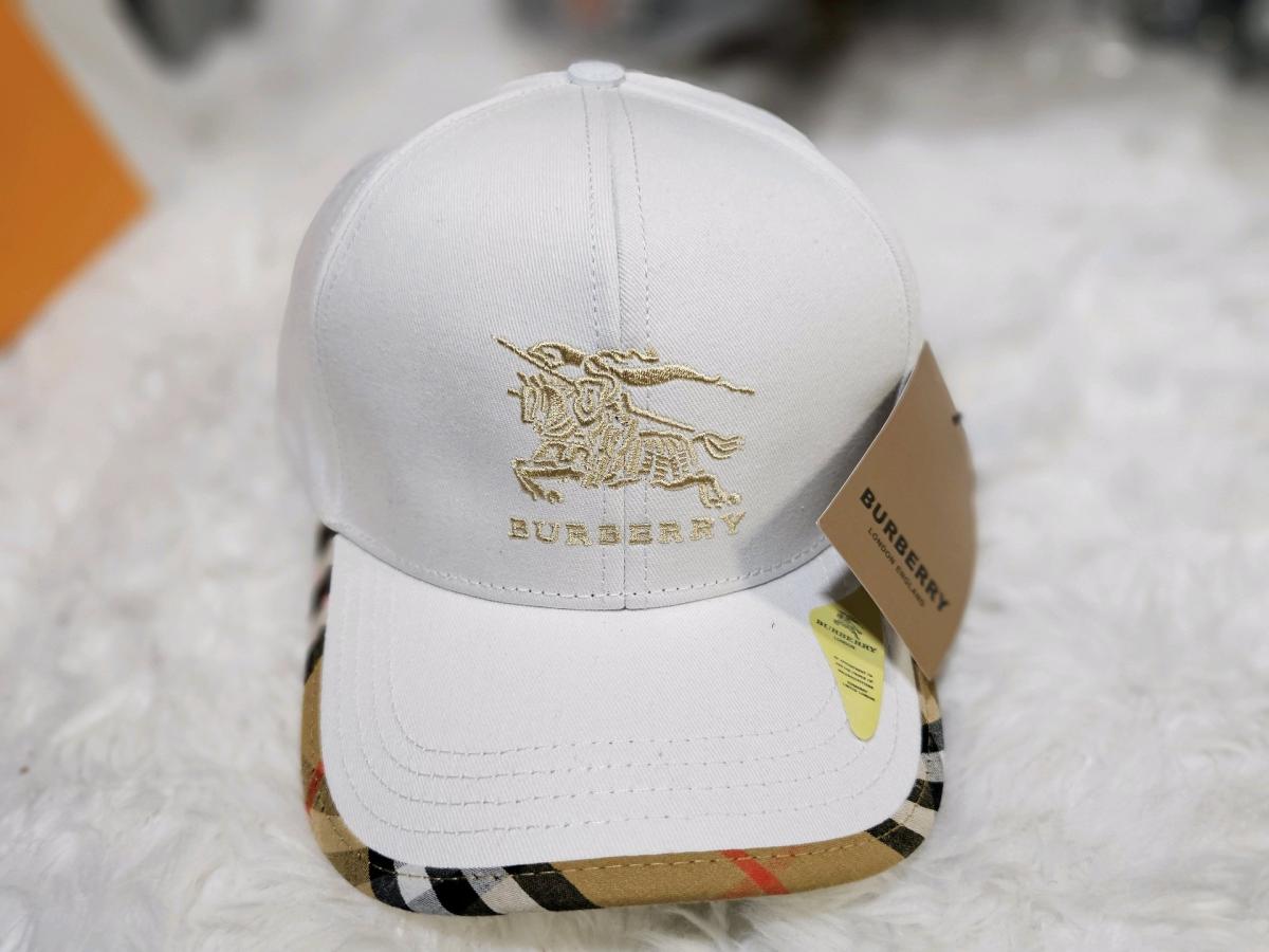 WHITE BURBERRY HAT