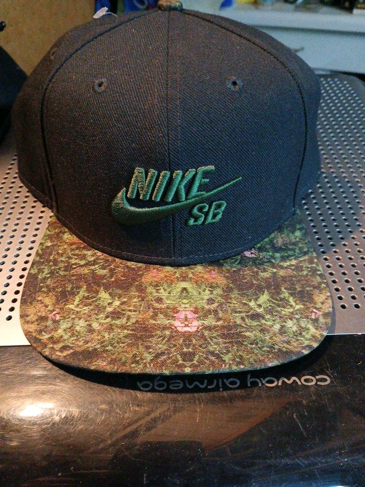 nike sb new unworn cannibis design mens cap