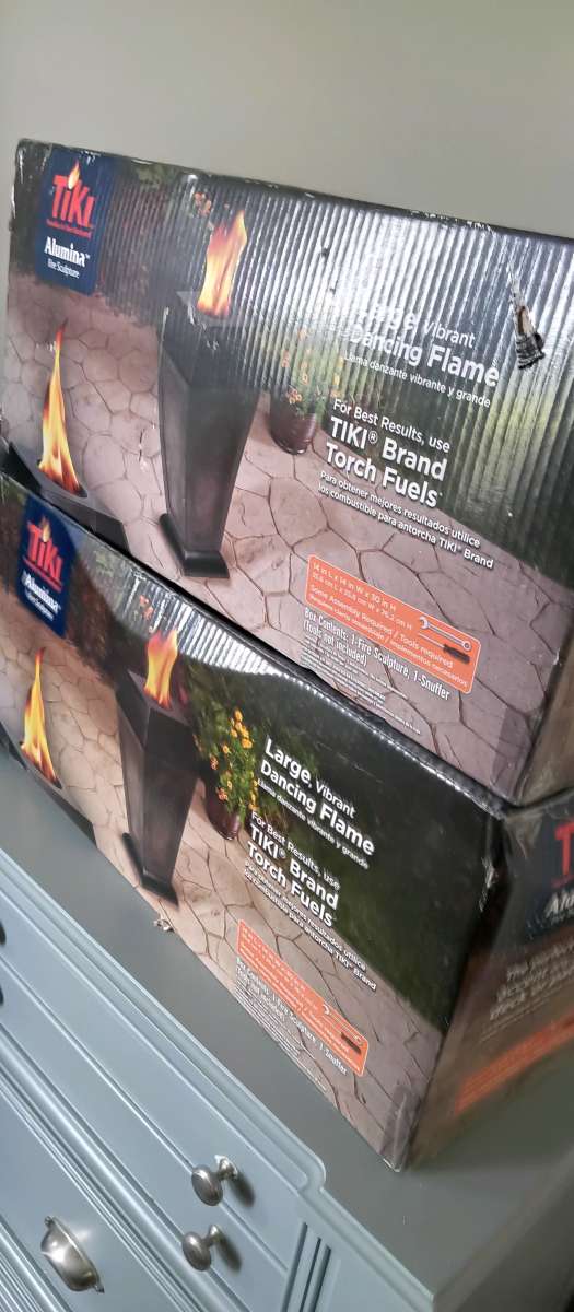 Pair of tiki torches dancing flame new