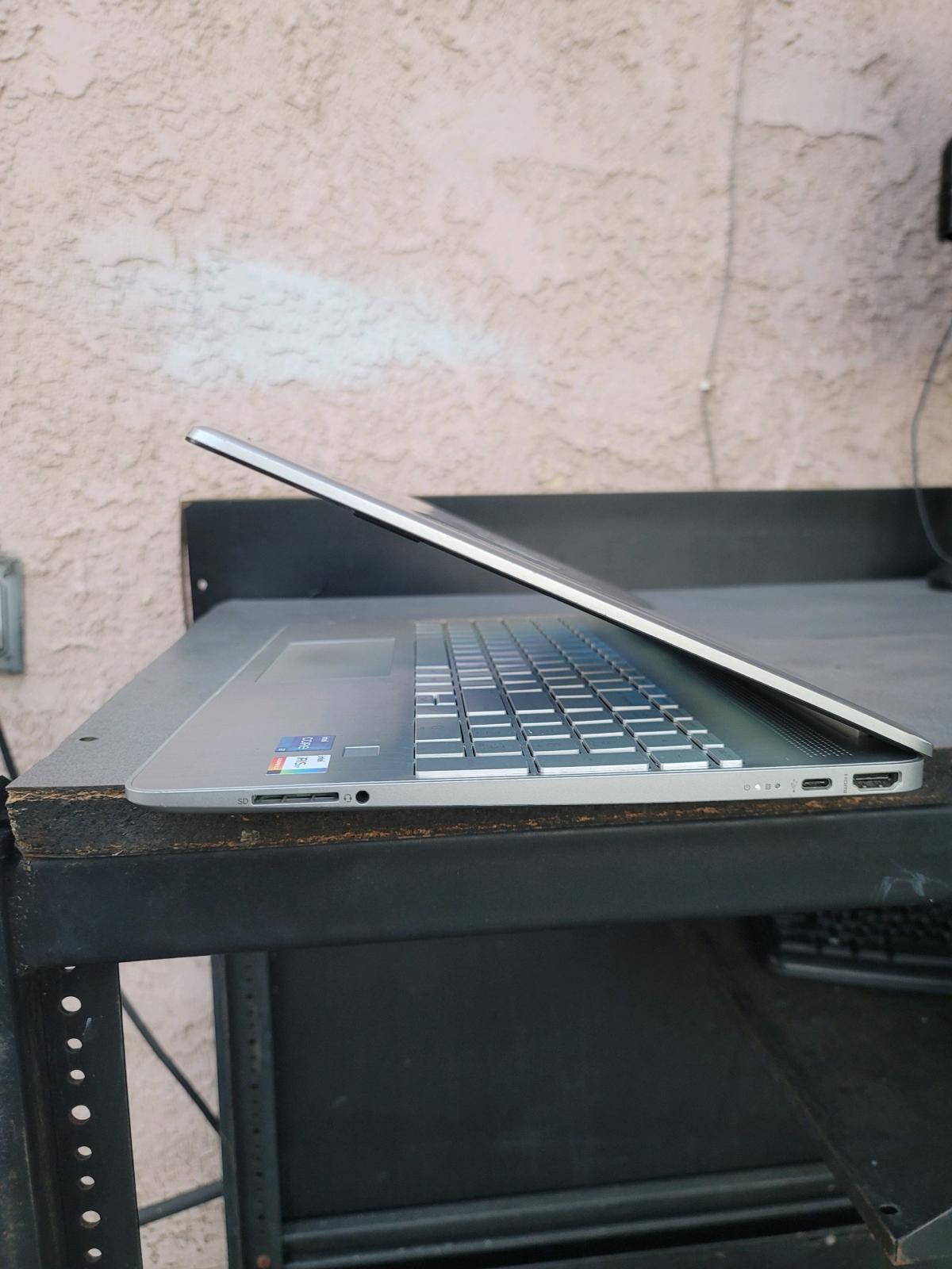 Laptop Core i7 Windows11 V25H2 Microsoft365