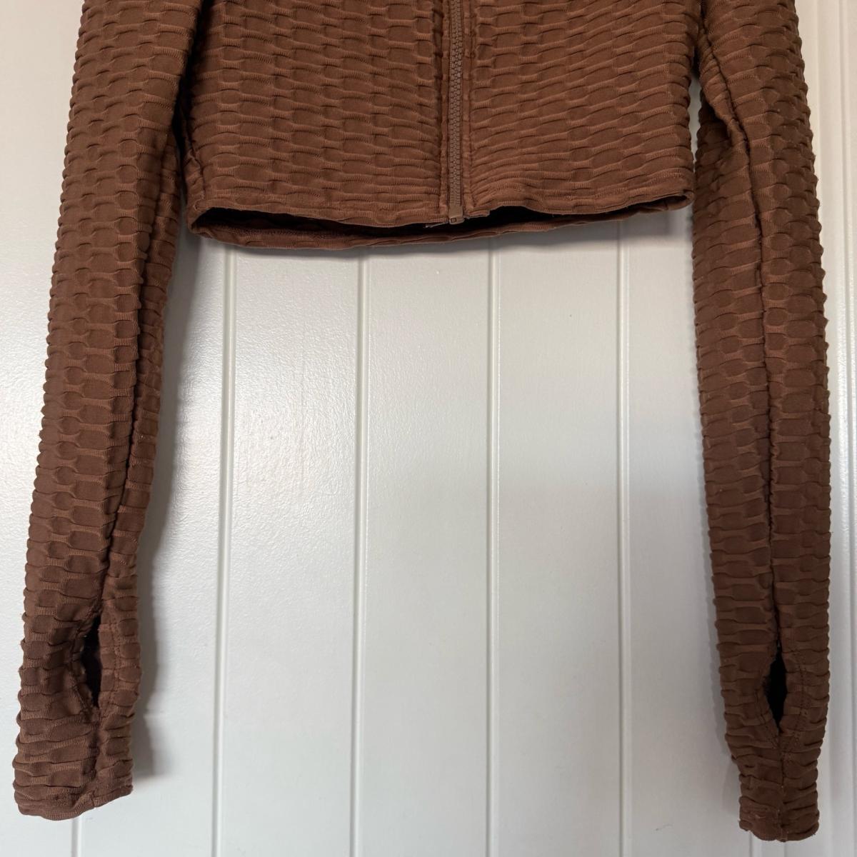 TIMING Textured Cropped ZipUp Top w Thumbholes  Size S