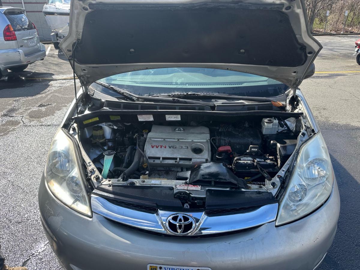to2007 Toyota Sienna Wheelchair Van White 92k miles