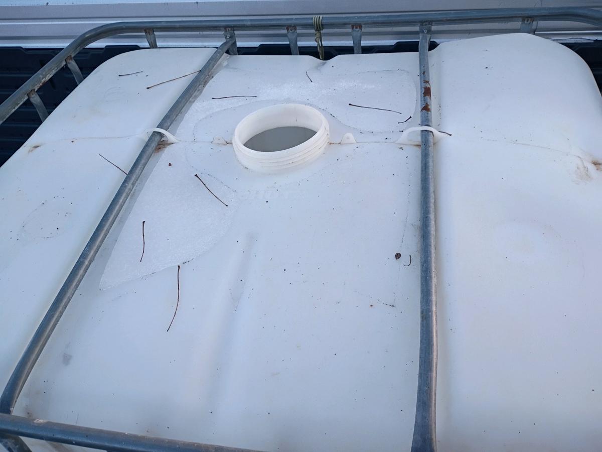 330 gallon fresh water tank with spigot