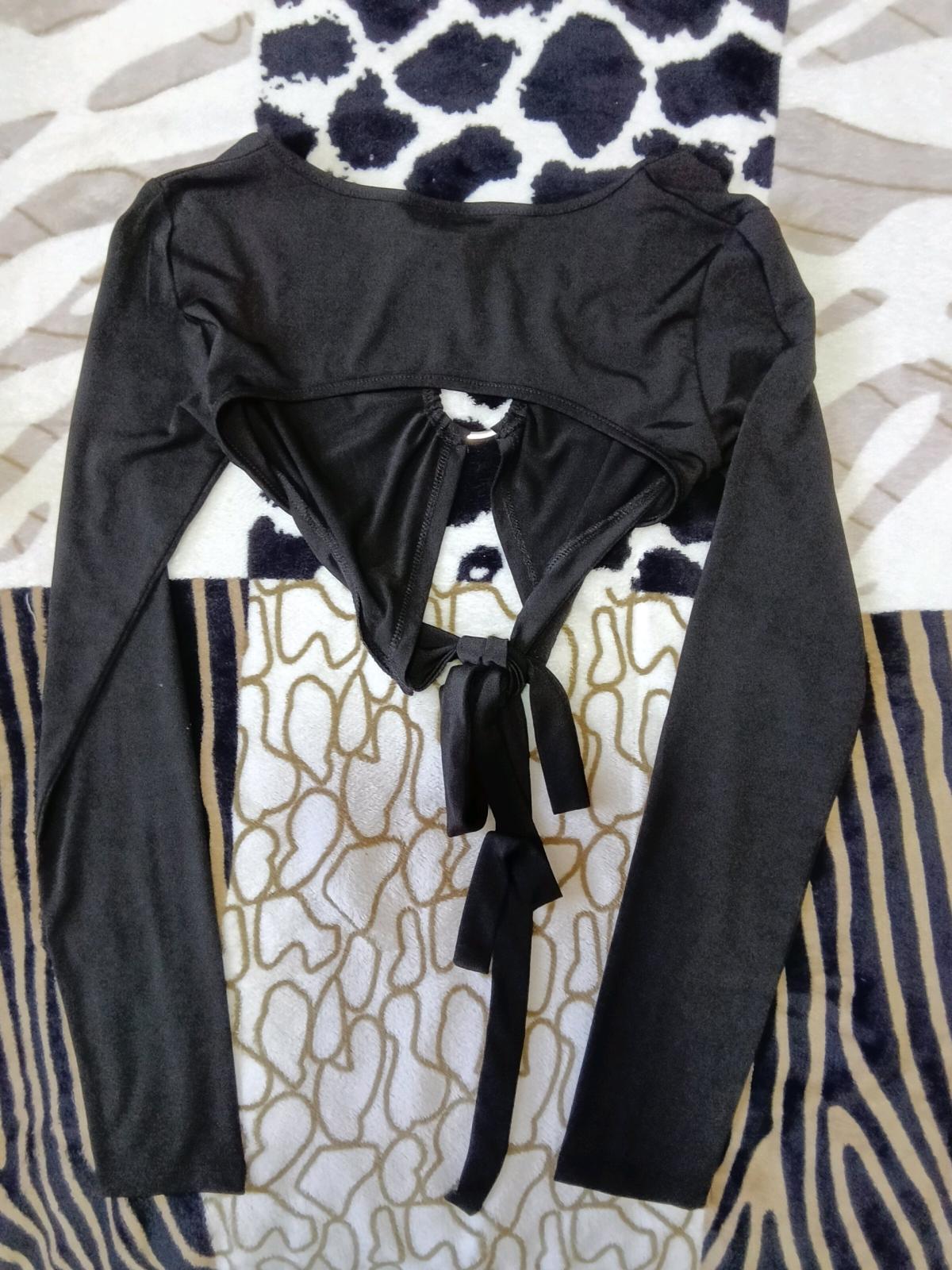 Black Long Sleeve Crop Top