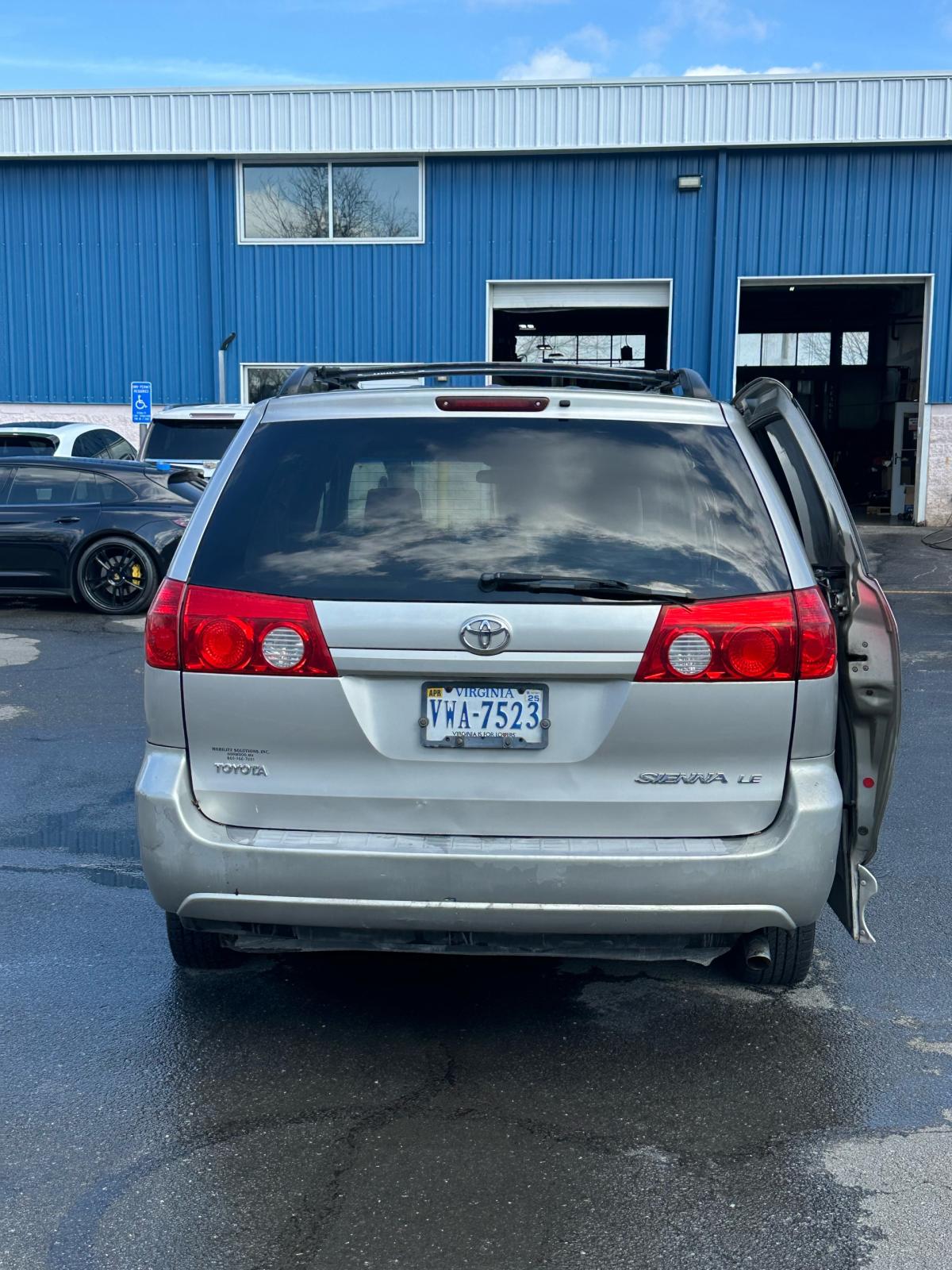 to2007 Toyota Sienna Wheelchair Van White 92k miles