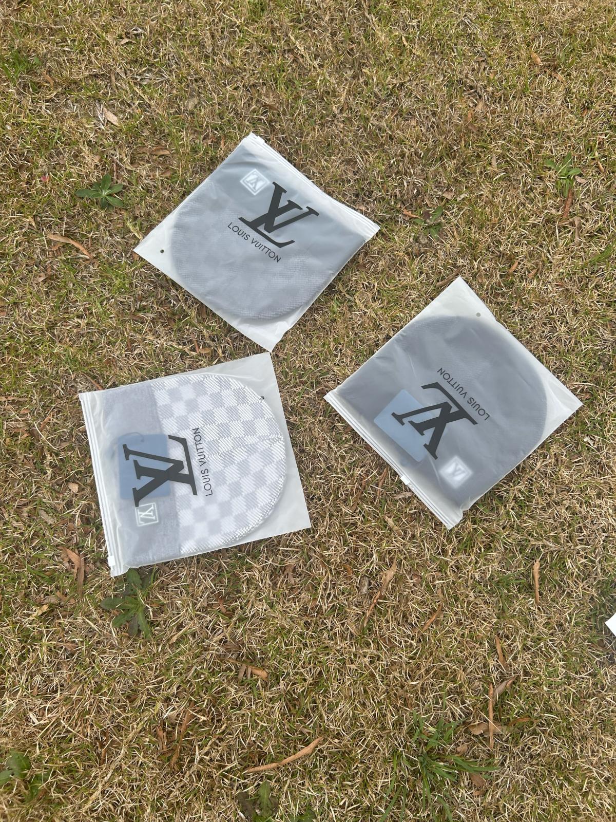 Authentic Louis Vuitton LV Knit Beanie  blac Monogram  Desig