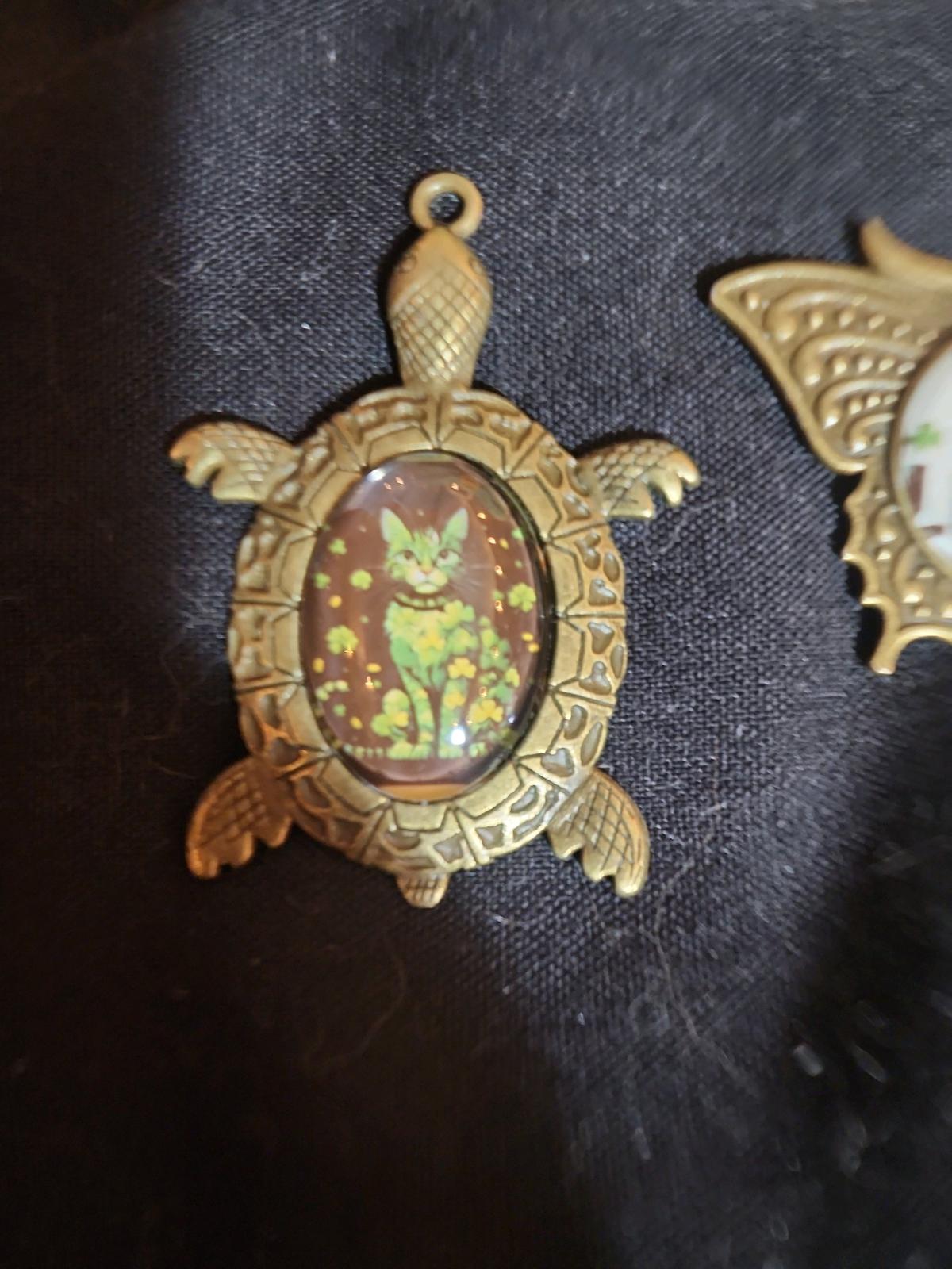 clover cat pendant or keychain