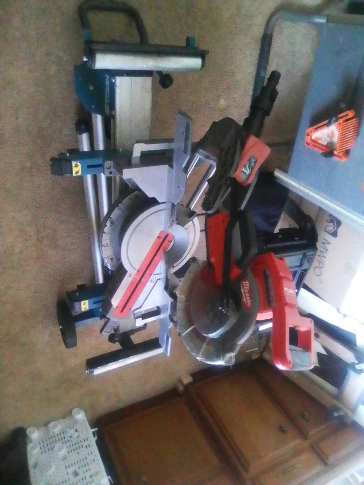 Milwaukee fuel 10 in compound slide minor and stand