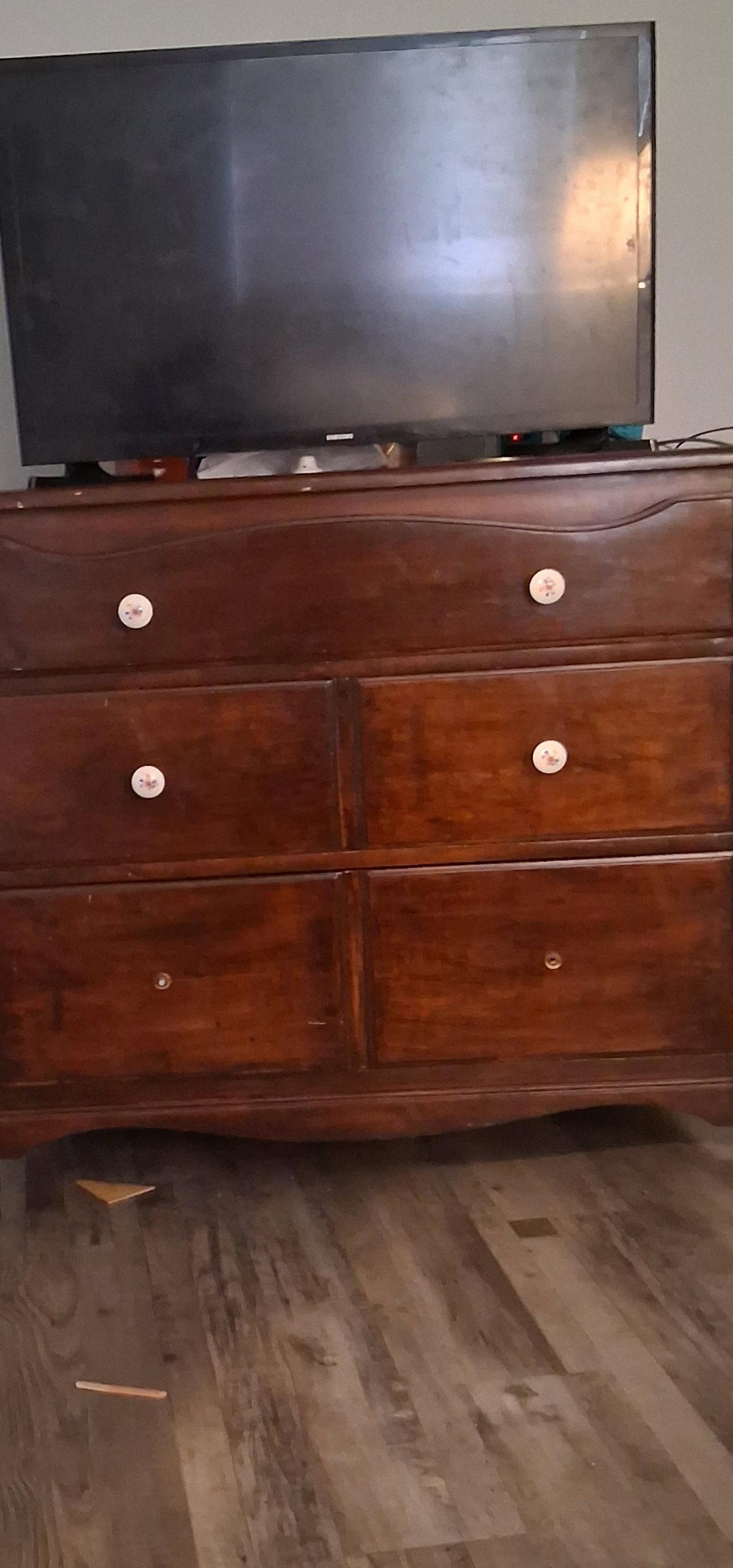 35 year old dresser