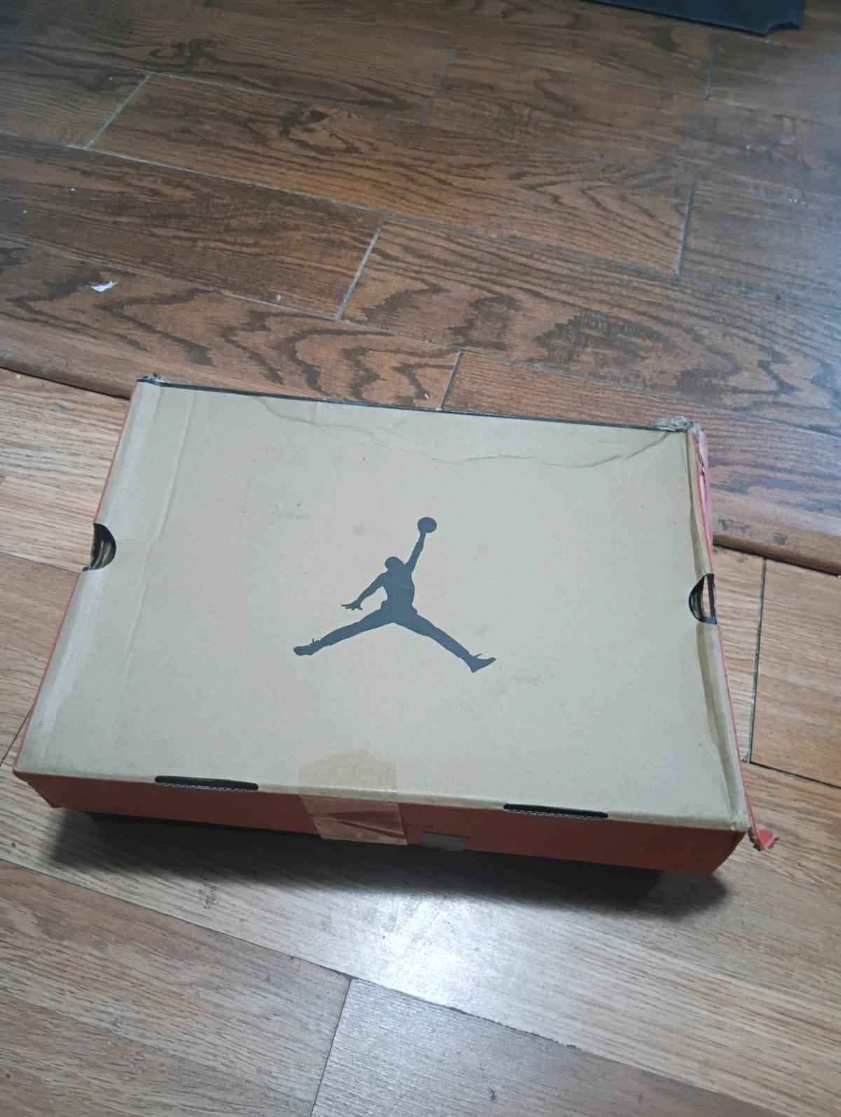 Men Jordan 12 retro sneakers 8 12