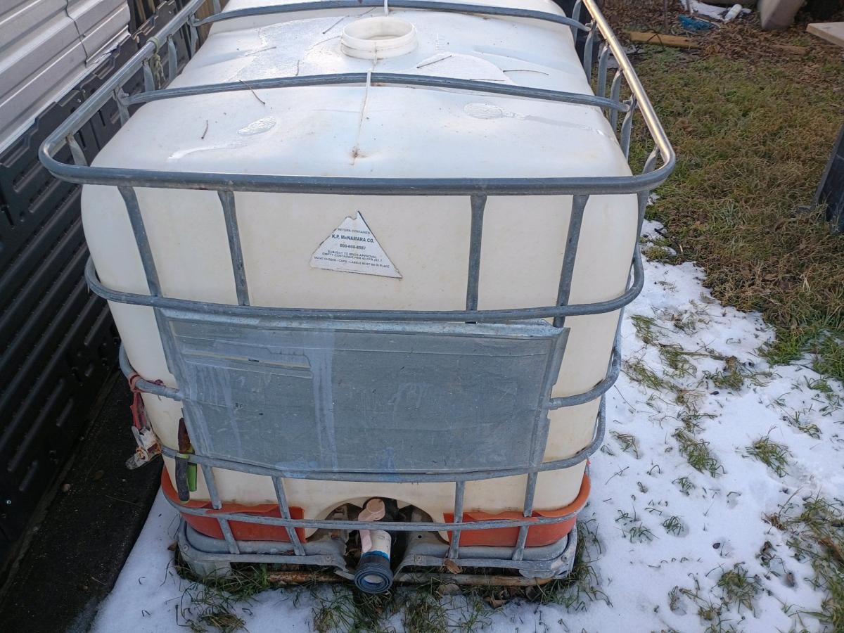 330 gallon fresh water tank with spigot