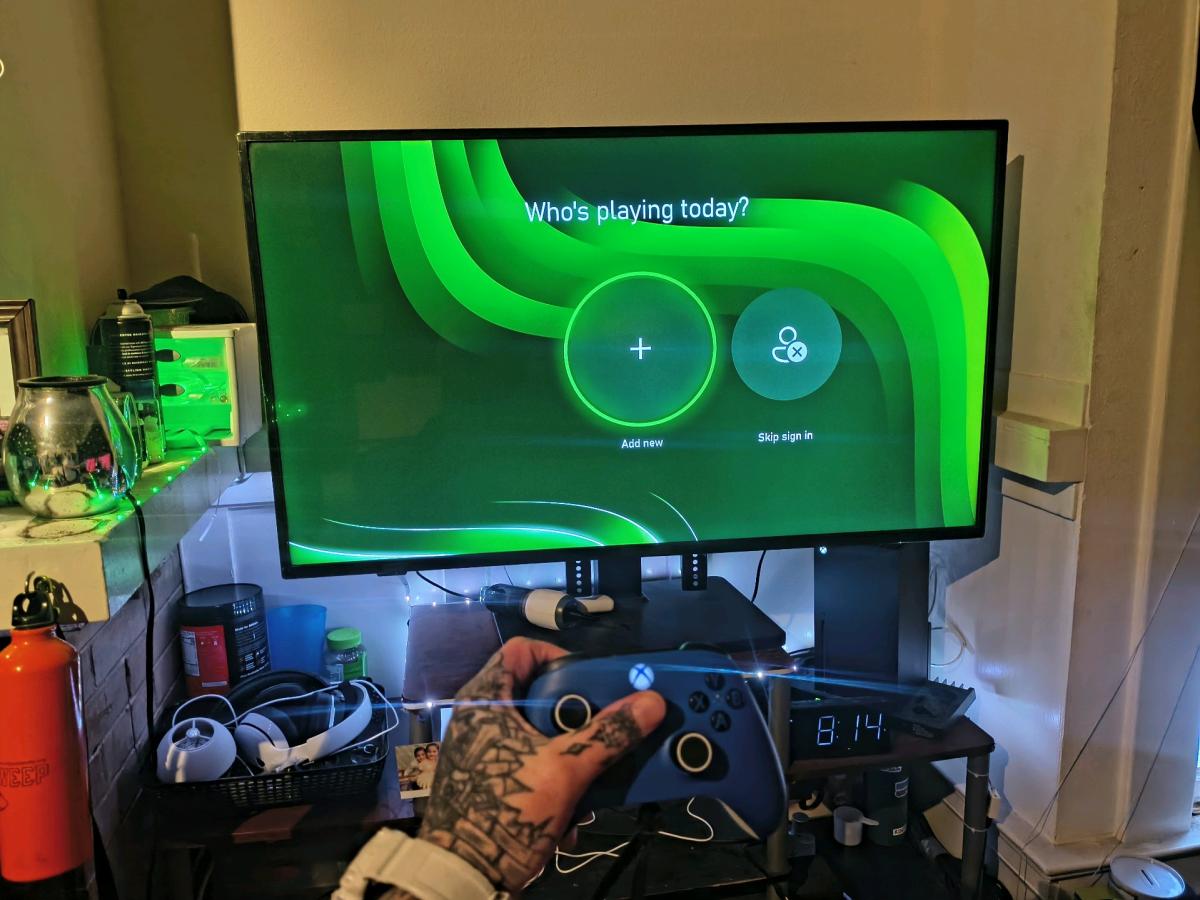 Xbox series x  1 TB one controller and cords