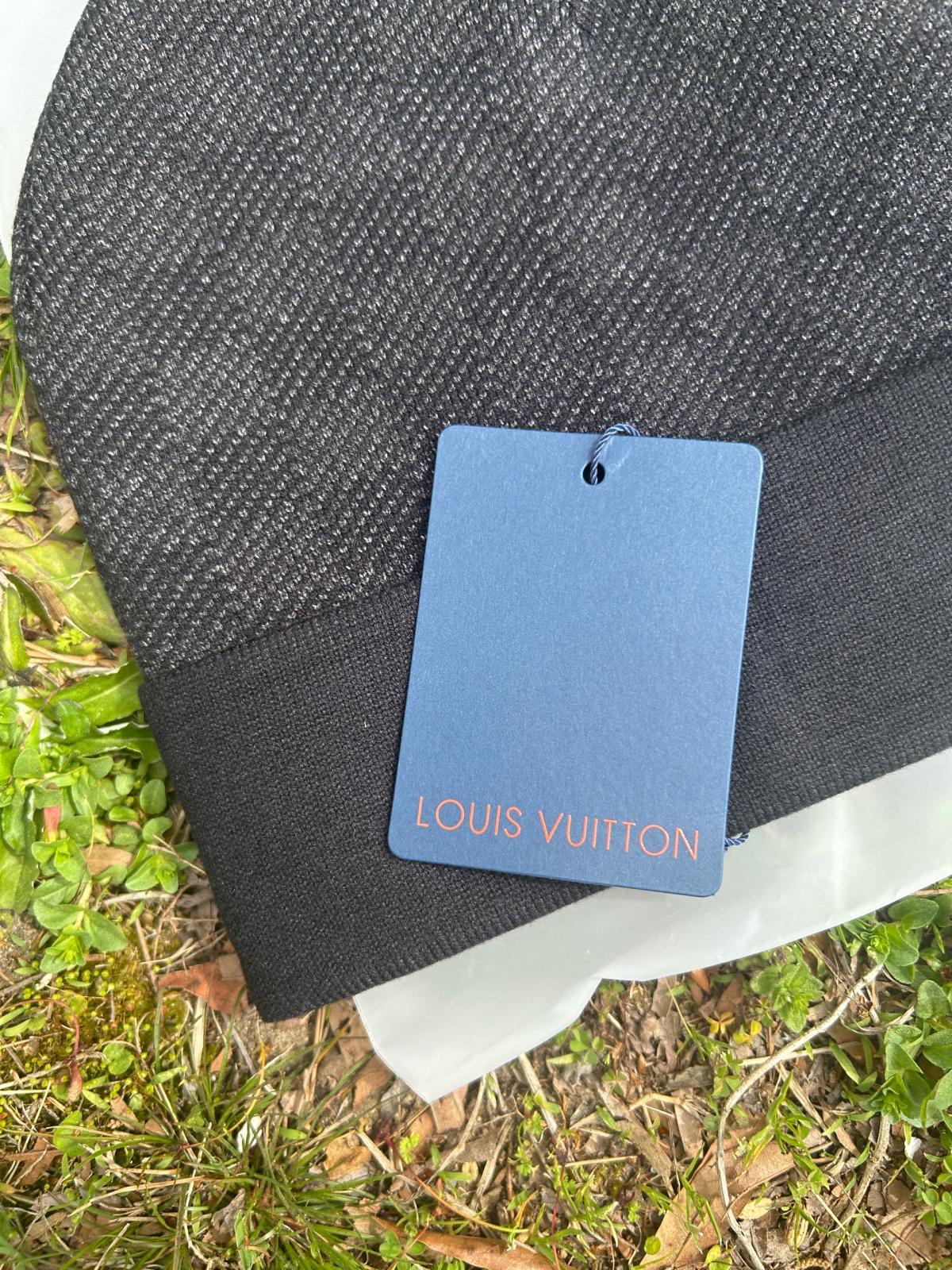 Authentic Louis Vuitton LV Knit Beanie  blac Monogram  Desig