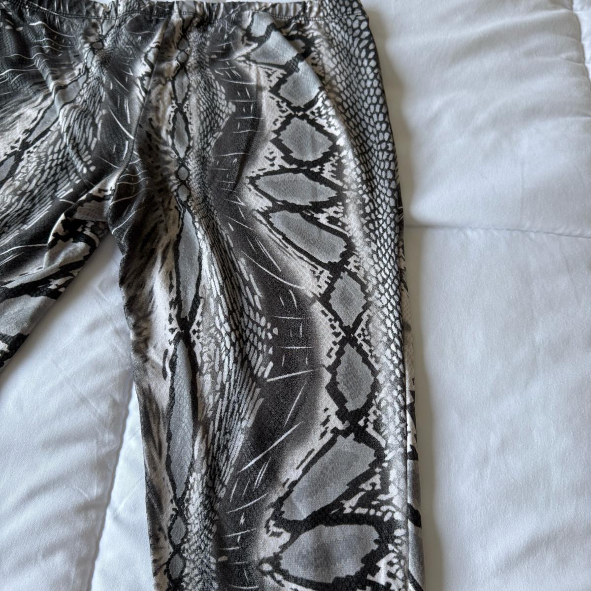 Y2K Snake Print Leggings  Zenana Outfitters  GreyBlack Snake