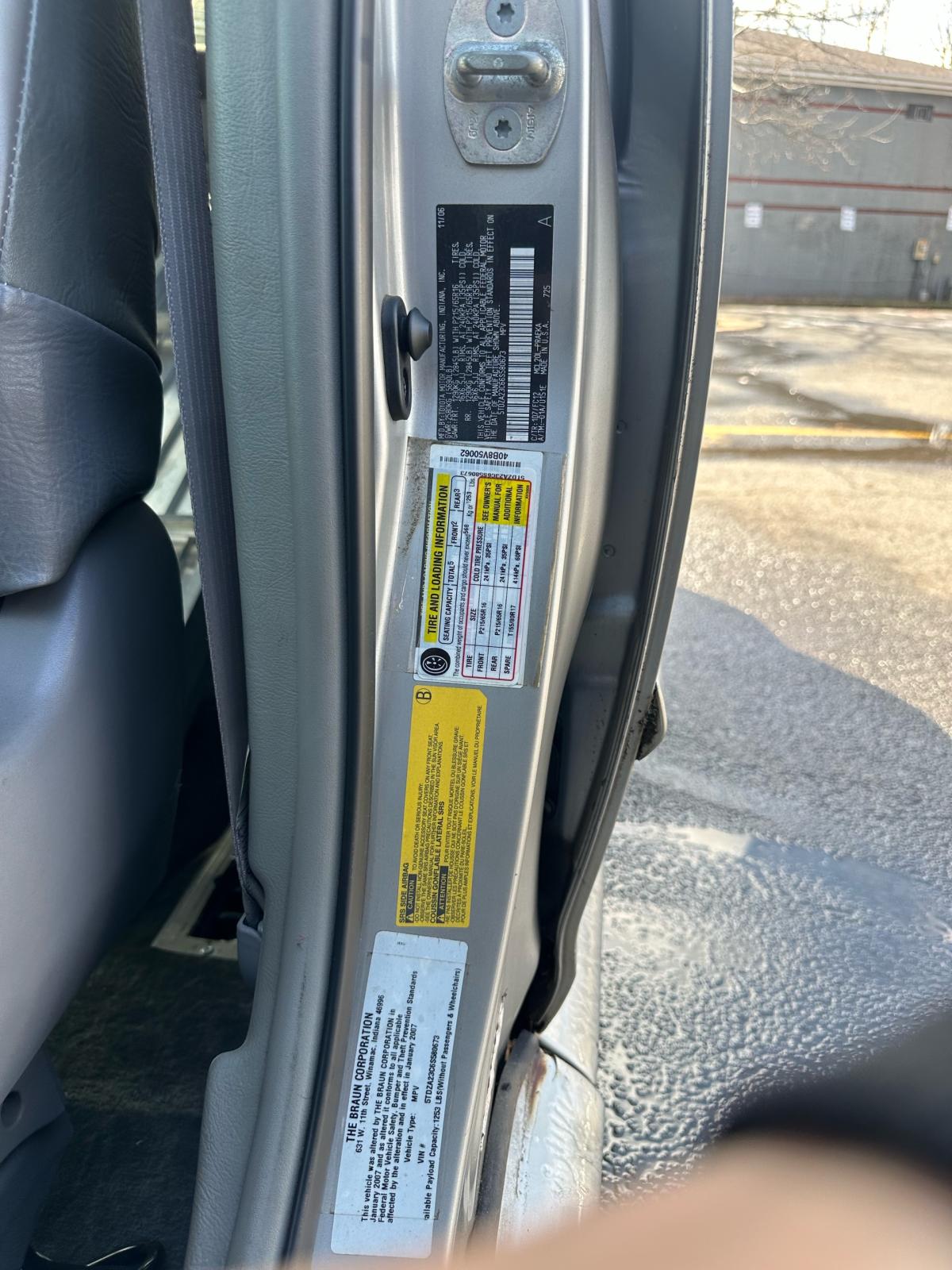 to2007 Toyota Sienna Wheelchair Van White 92k miles