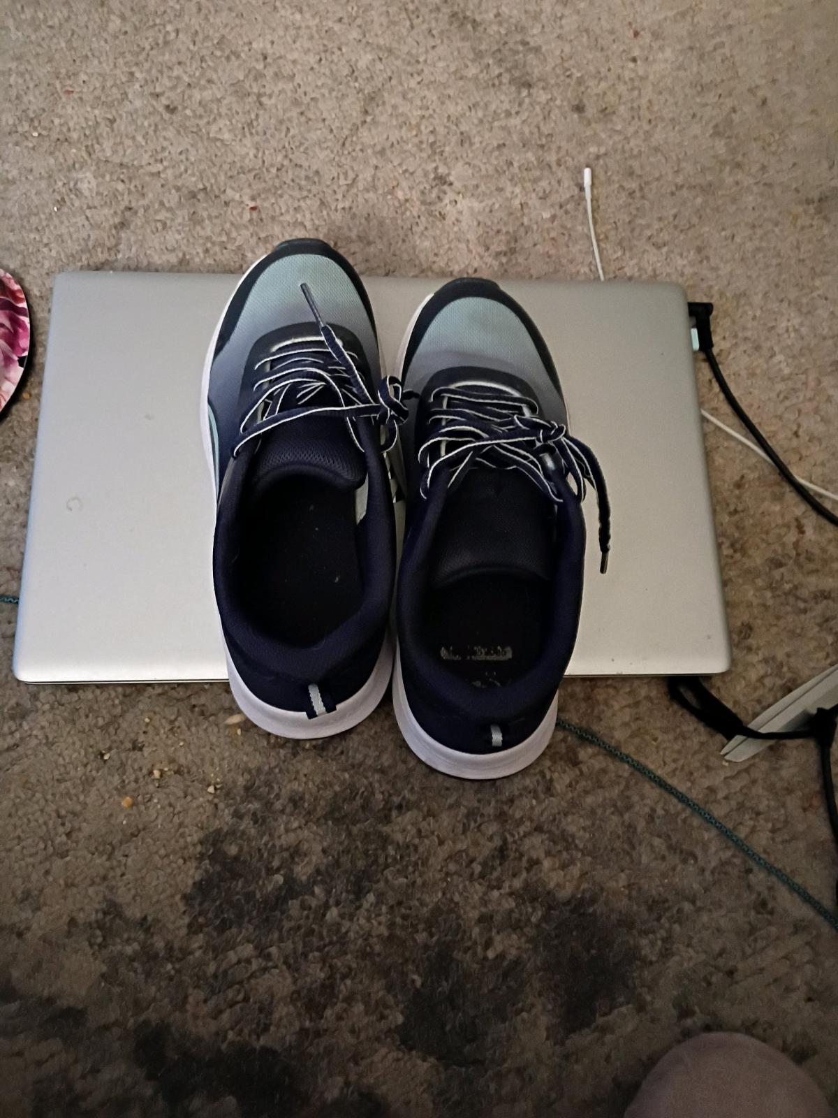 Womens sneakers
