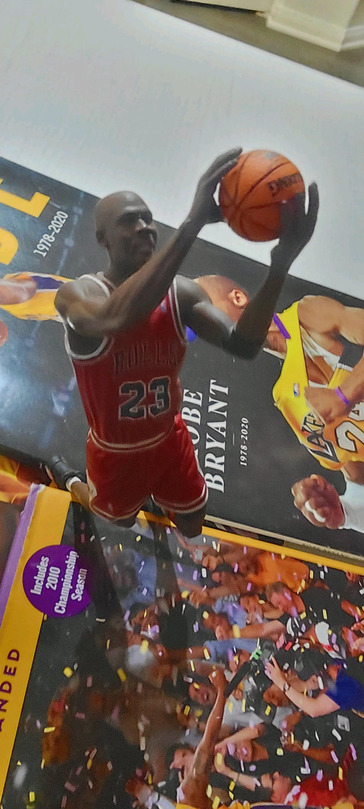 K8BE Bryant the Black Mamba Tribute Magazines