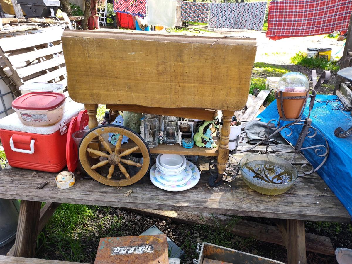 huge estate sale pickers Paradise open all weekends