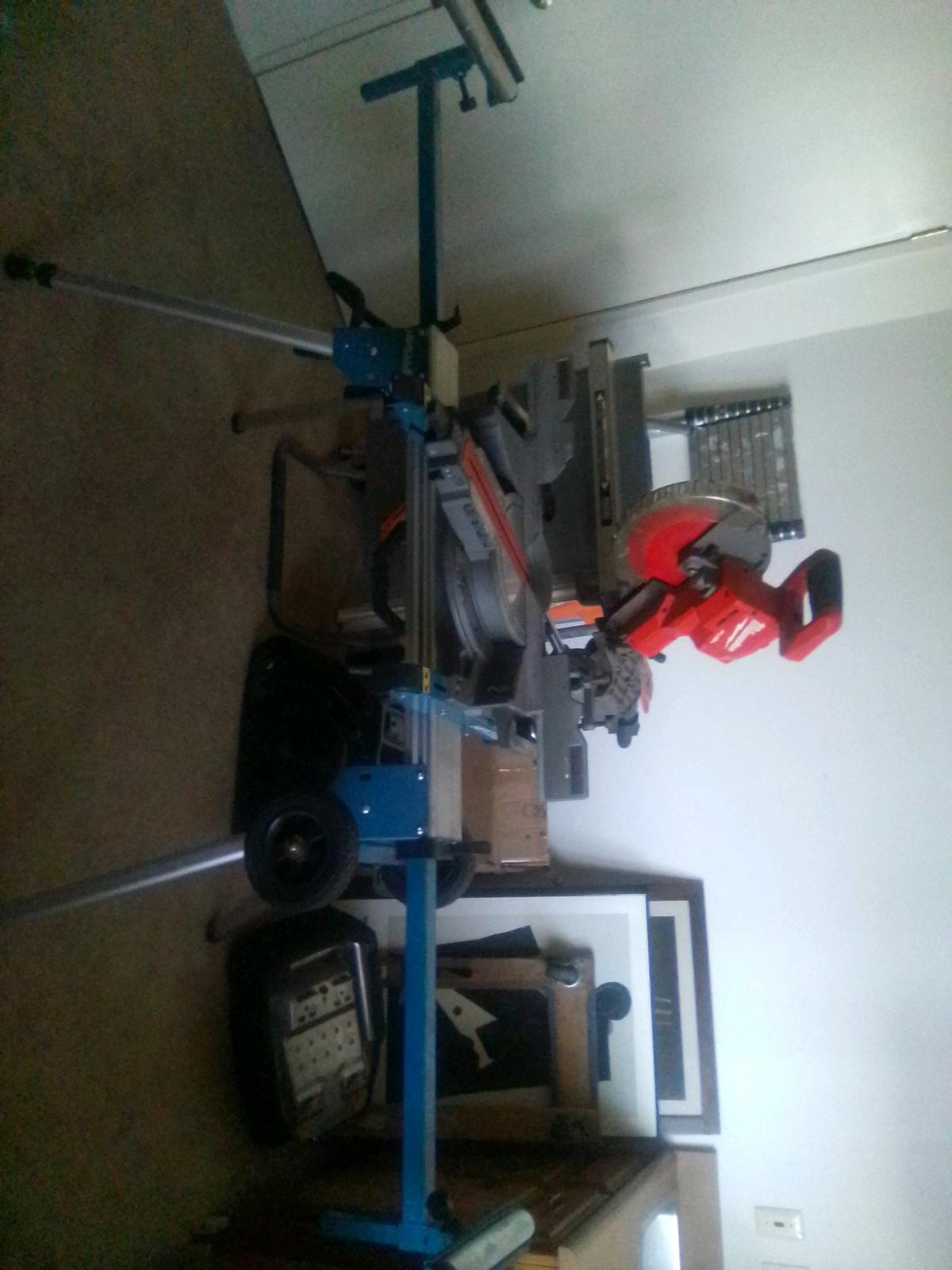 Milwaukee fuel 10 in compound slide minor and stand