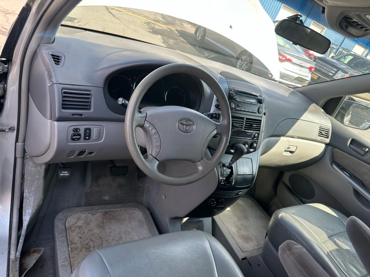 to2007 Toyota Sienna Wheelchair Van White 92k miles
