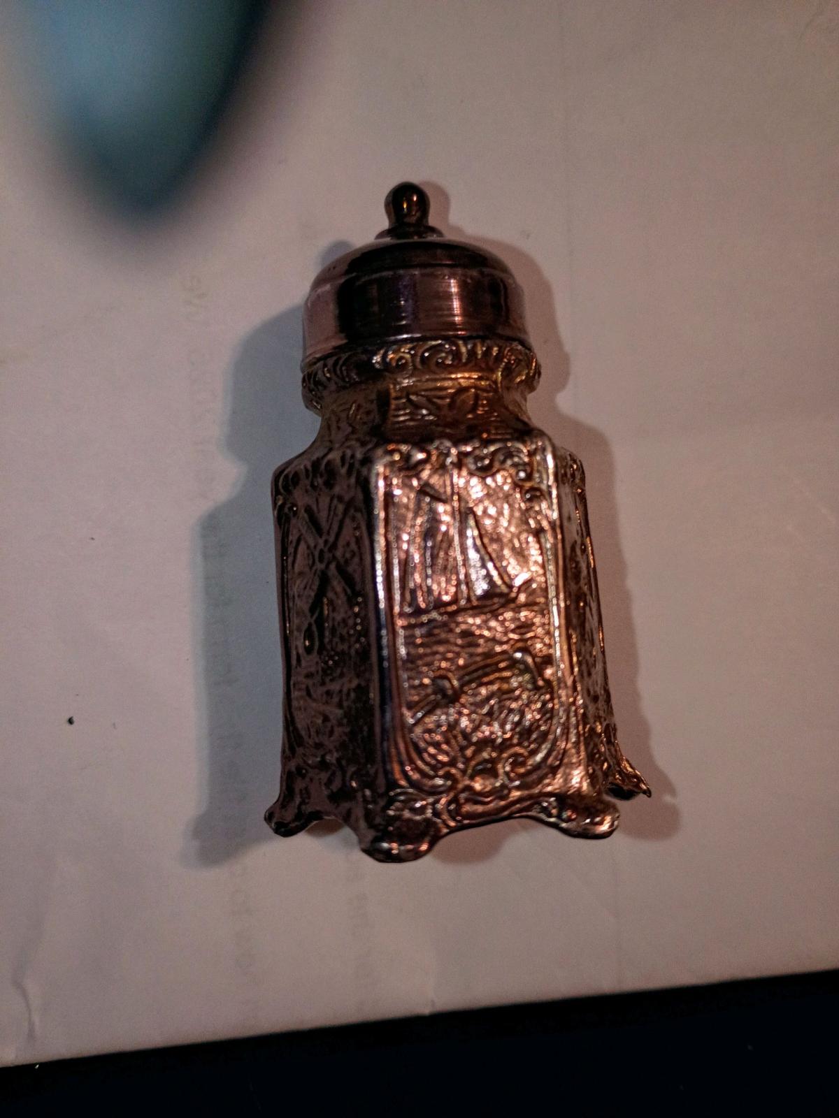 vintage salt and pepper shakers