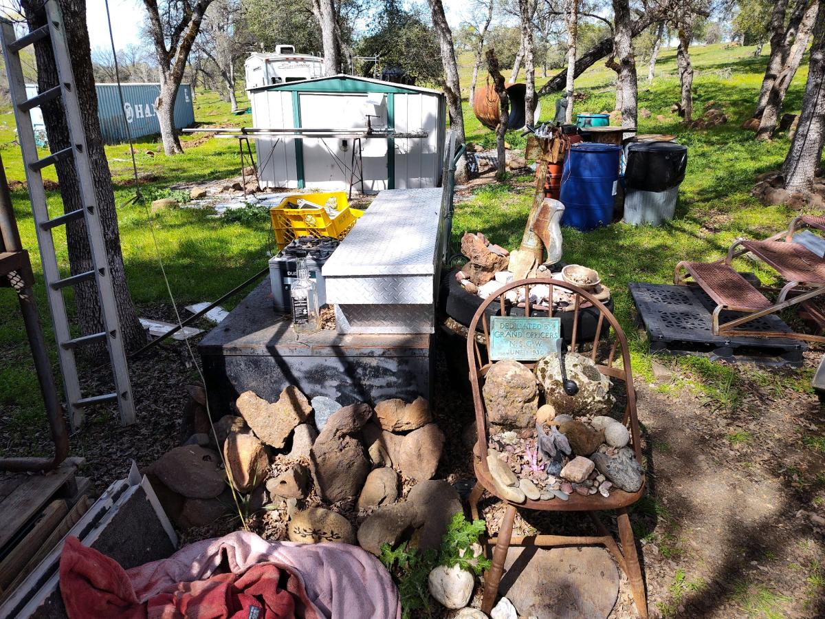 huge estate sale pickers Paradise open all weekends