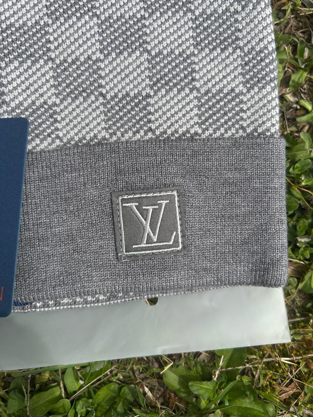 Authentic Louis Vuitton LV Knit Beanie  Grey Monogram