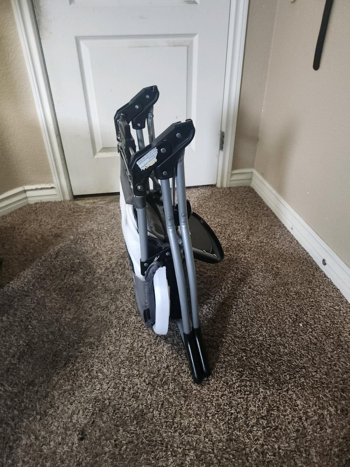 Cosco Kids Simple Fold Deluxe High Chair