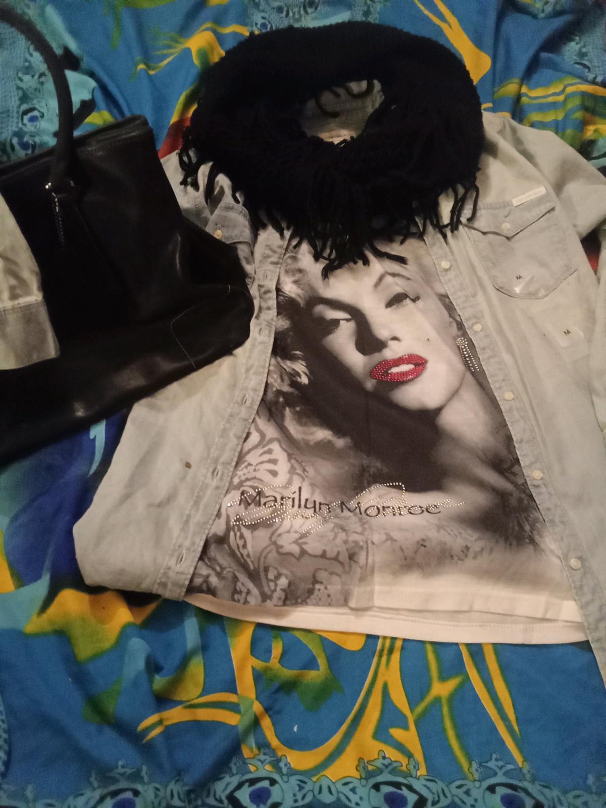 Marilyn Monroe Calvin Klein over shirt paired with Coach Bag