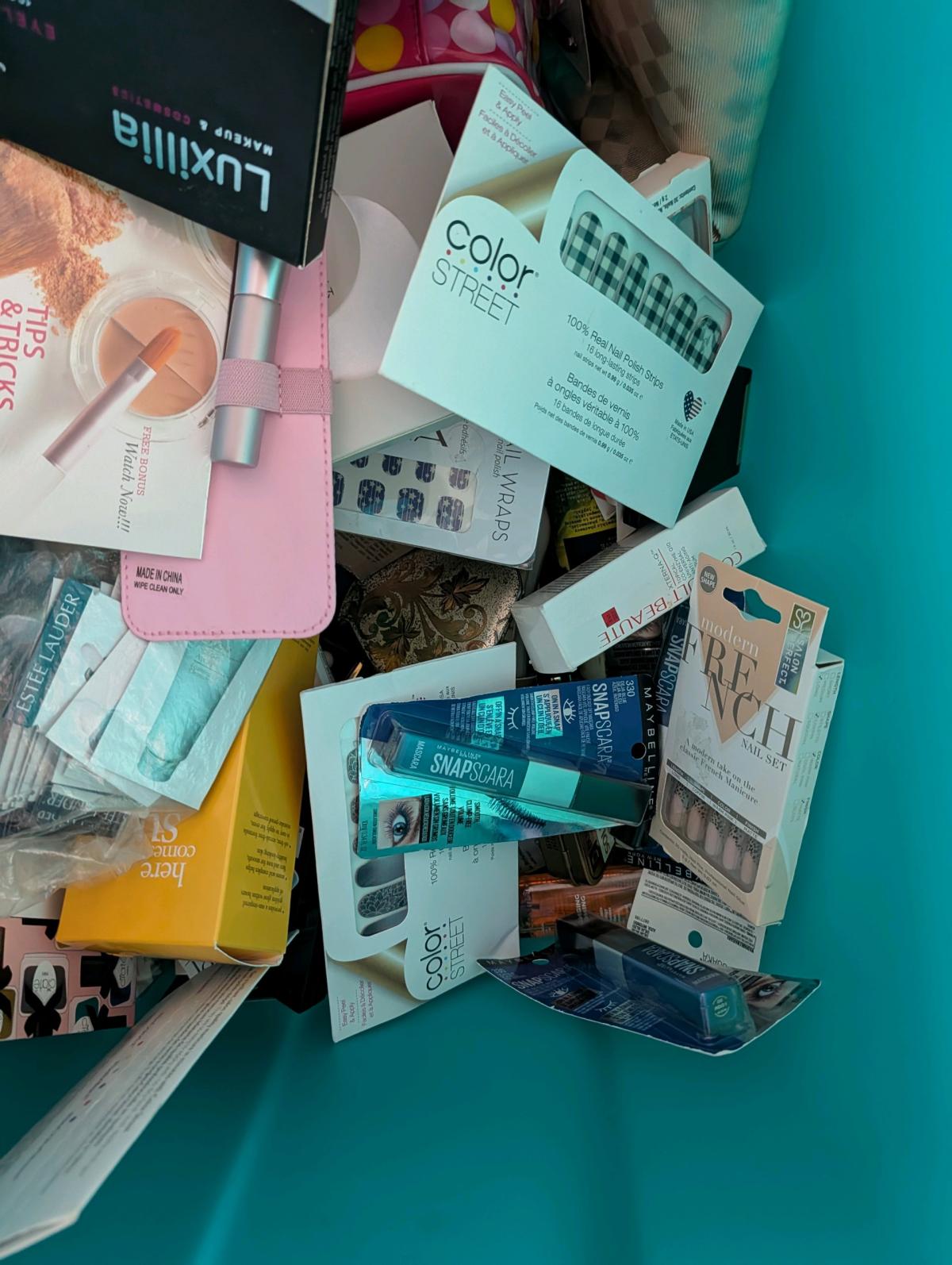 Huge tote full of beauty items