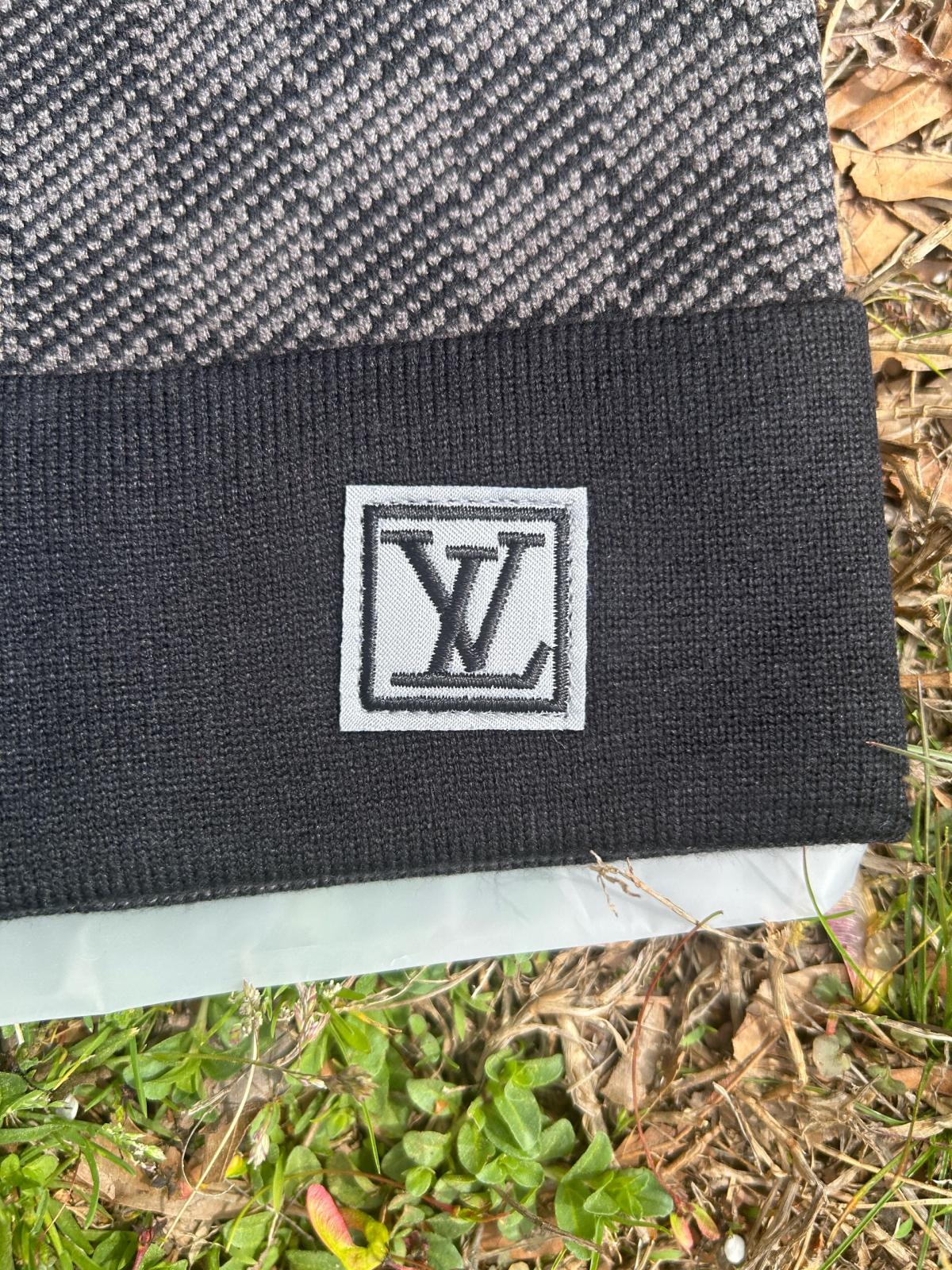 Authentic Louis Vuitton LV Knit Beanie Grey black Monogram