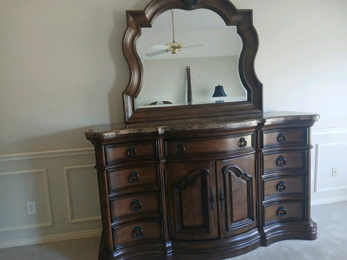 bedroom set queen or best offer