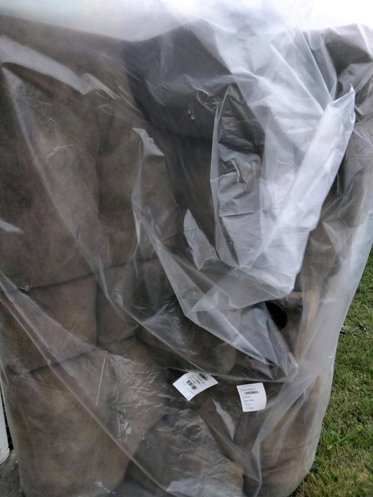 its for sale threepiece love sofa couch