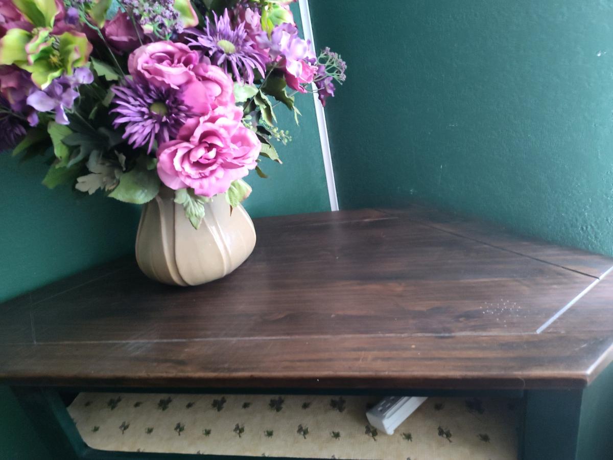 corner tv stand