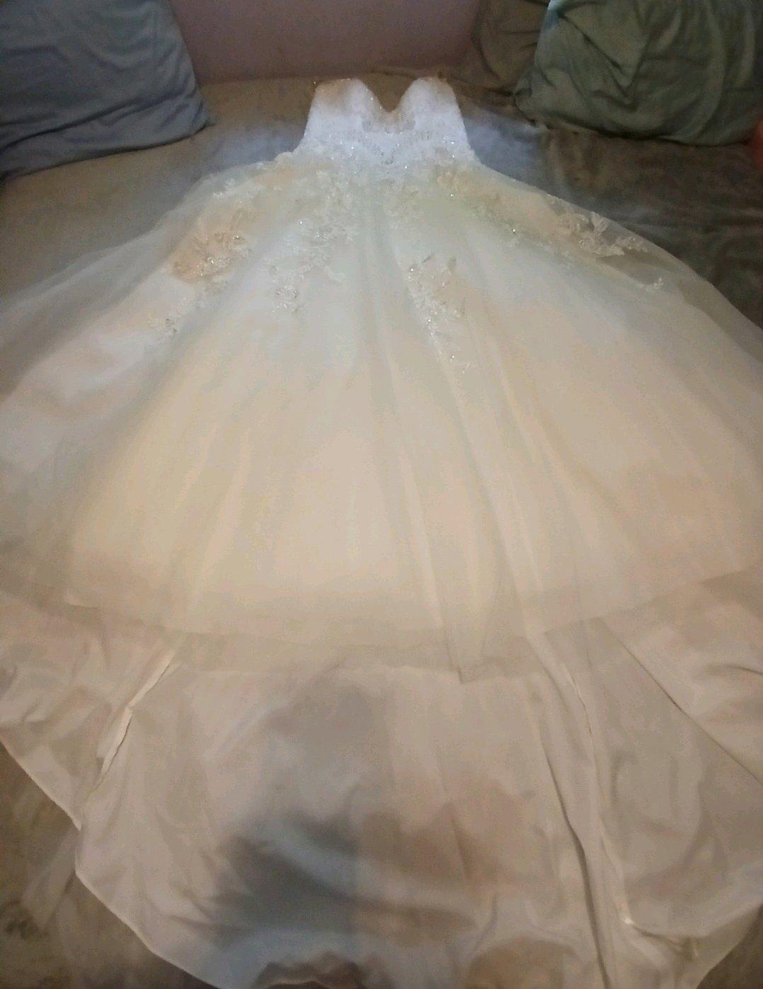Elegant White Wedding Dress