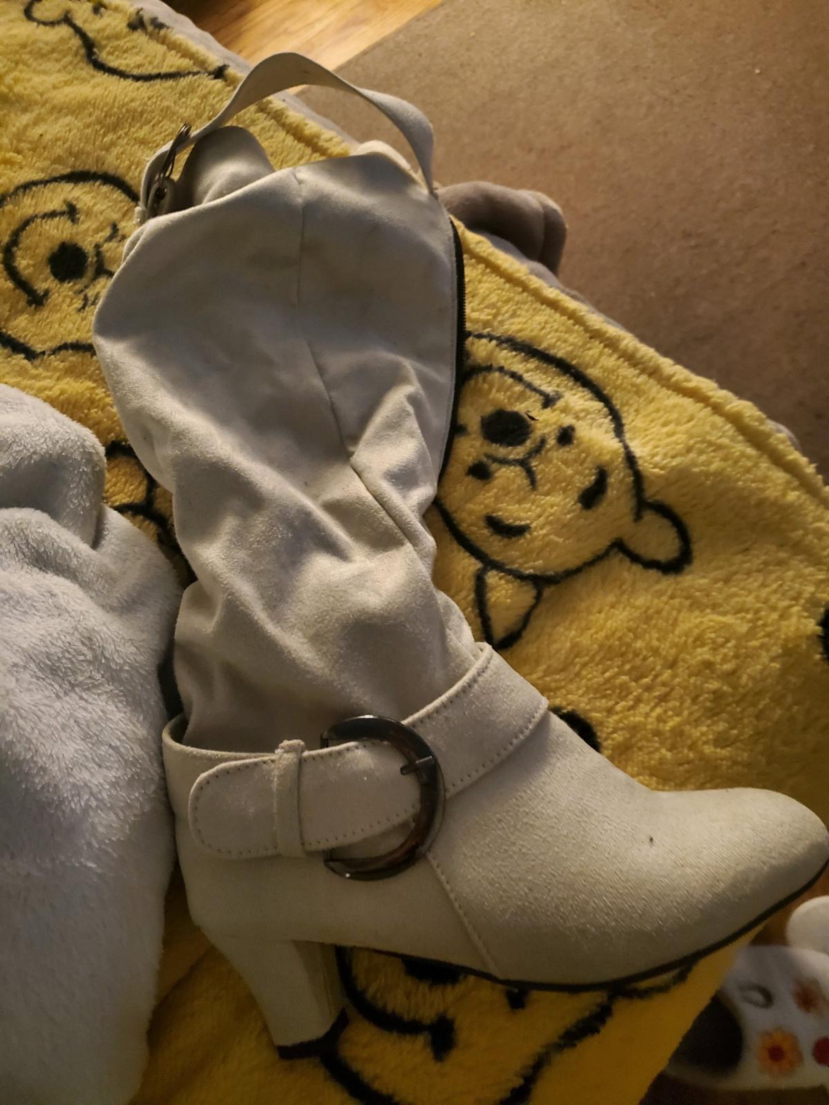 light brand new boots