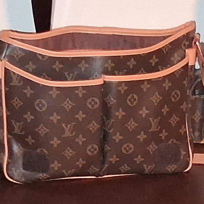 beautuful L V  shoulder bag