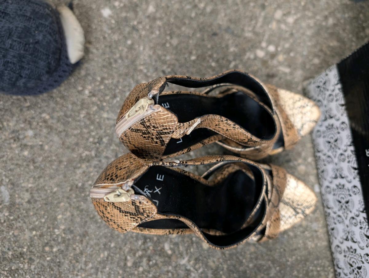 CR LUXE lepard skin shoes